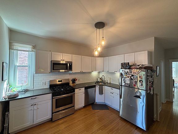 5th image of 2214 W Ainslie St #2