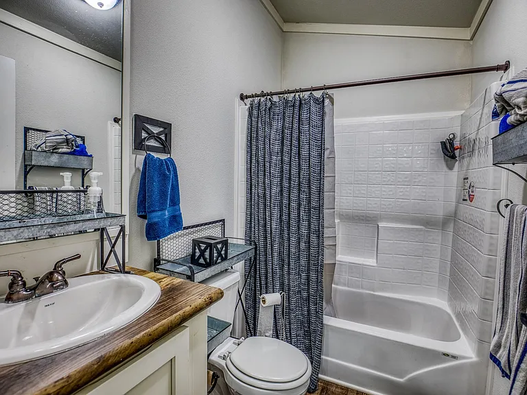 102 Hilltop Ct — Photo 22