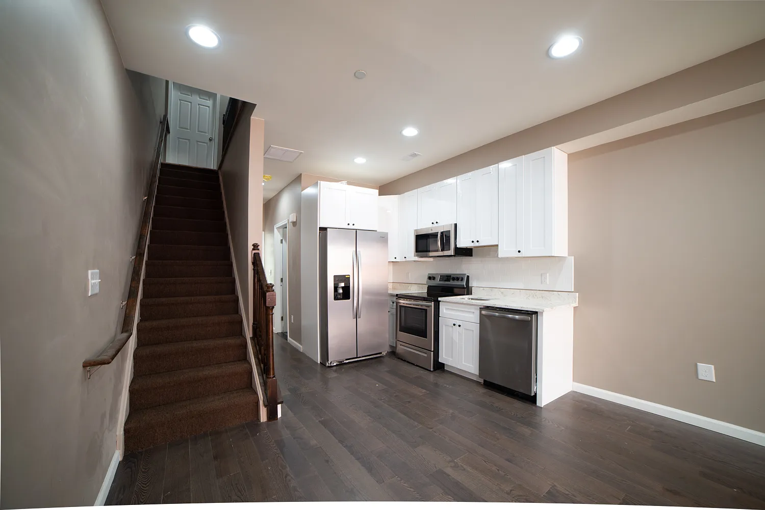 5 bed, 1700 sqft, $2,750 — Photo 2