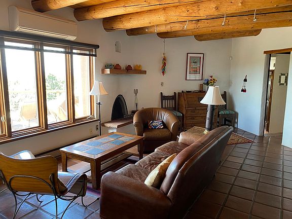 Another view of the livingroom