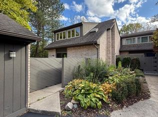 41350 Woodward Ave APT 8, Bloomfield Hills, MI