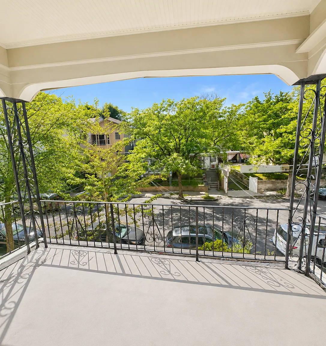 3 bed, 1000 sqft, $1,950 — Photo 2