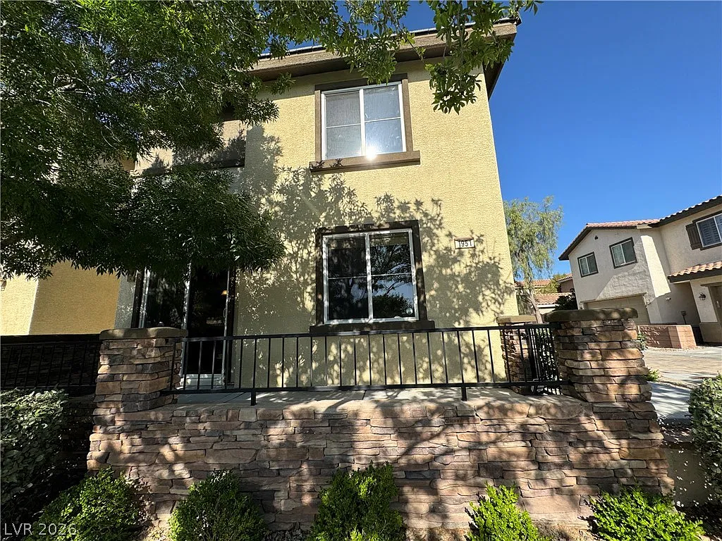 3 bed, 2.5 bath, 1727 sqft, $2,095 — Photo 3