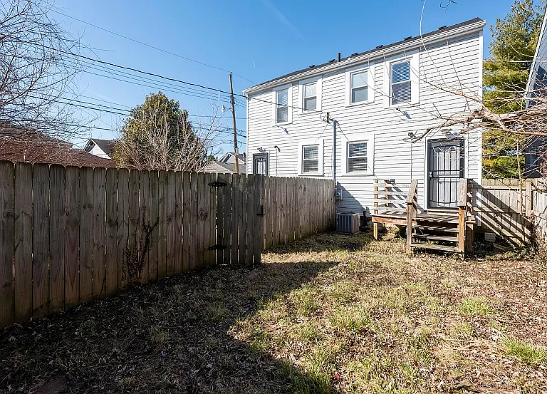 1230 Gilbert St — Photo 16