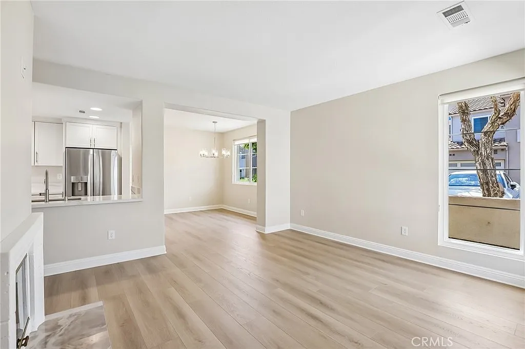 3 bed, 2.5 bath, 1499 sqft, $4,795 — Photo 3