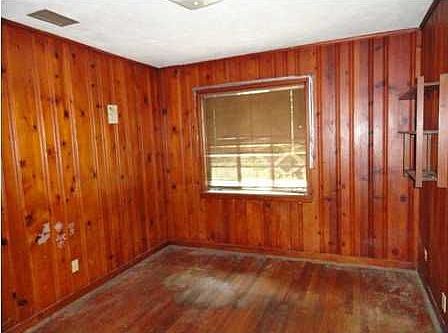 4th image of 716 Pinehill Dr