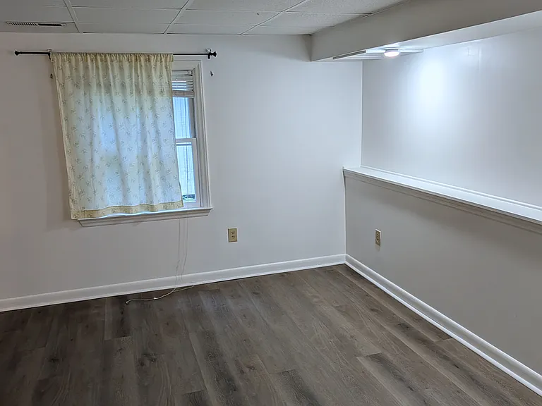 959 Foxborough Rd — Photo 38