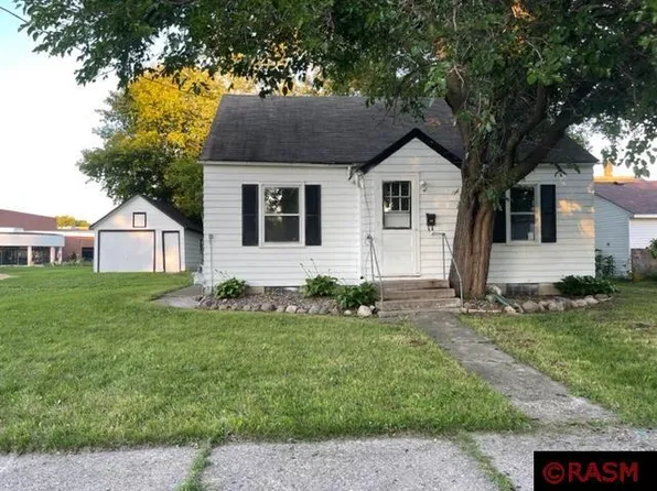 137 Mill Ave N, Le Center, MN 56057