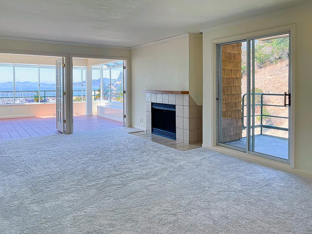 1301 Quarry Ct — Photo 2