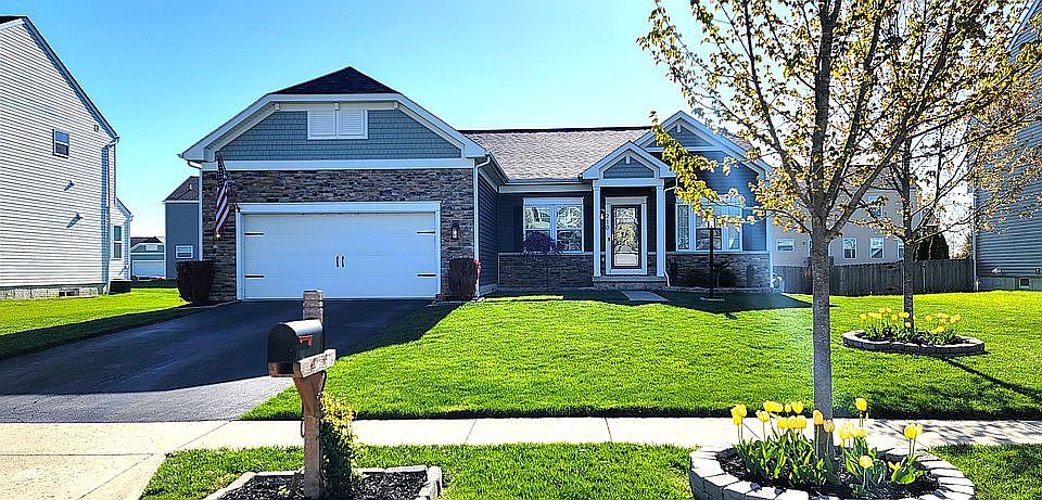 1st image of 210 Weeping Willow Run Dr