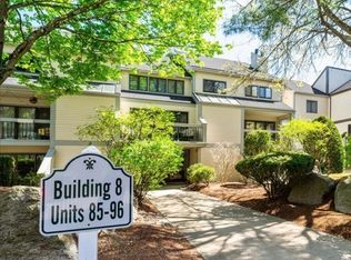1100 Salem St APT 93, Lynnfield, MA 01940