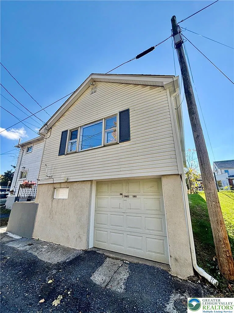2 bed, 1180 sqft, $1,675 — Photo 3