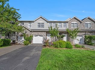 11 Wiley Ct, Morris Plains, NJ 07950