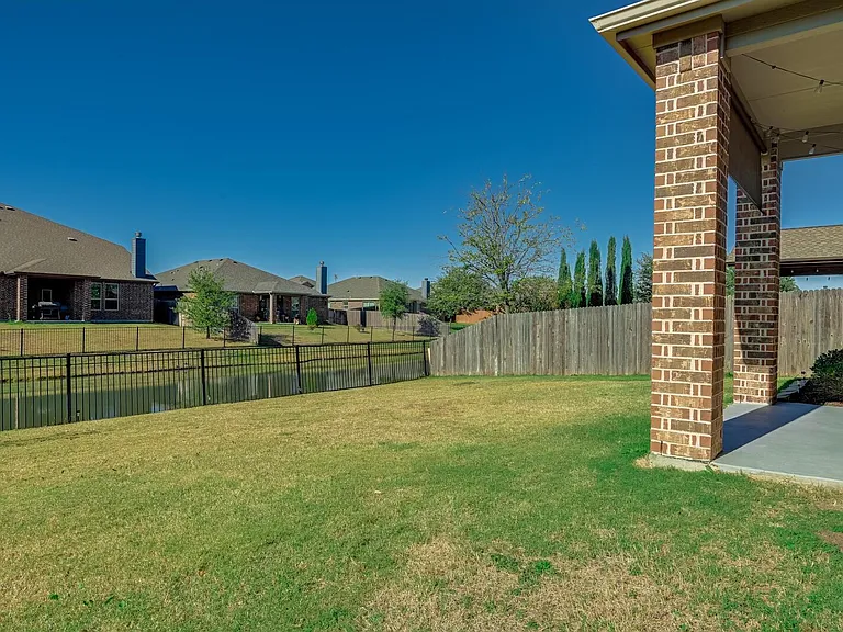 940 Lancashire Ln — Photo 28