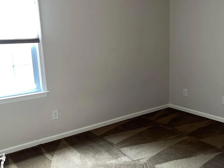 407 Portsmouth Ct — Photo 10
