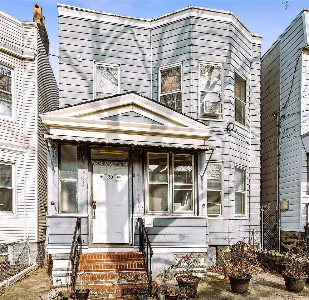 3 bed, 1.5 bath, $2,600 — Photo 1
