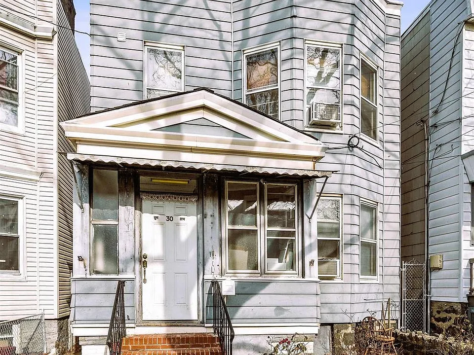 30 Troy St #2