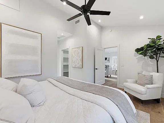 Master Bedroom, large Walk-in Closet