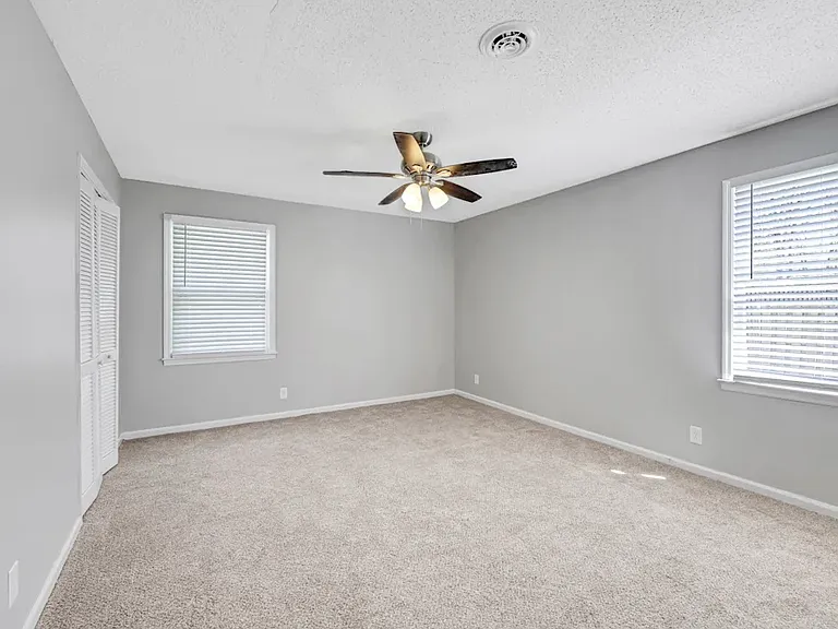 733 Lake Terrace Dr — Photo 4
