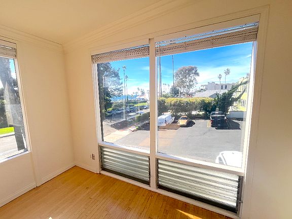 5th image of 244 Cliff Dr #7