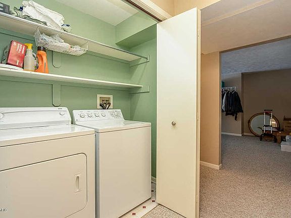 Basement laundry space