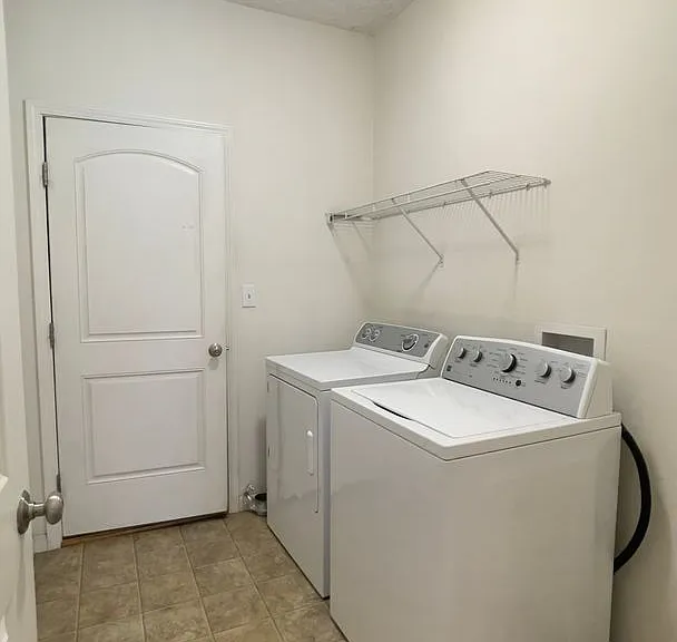 3232 Huxley Dr — Photo 22
