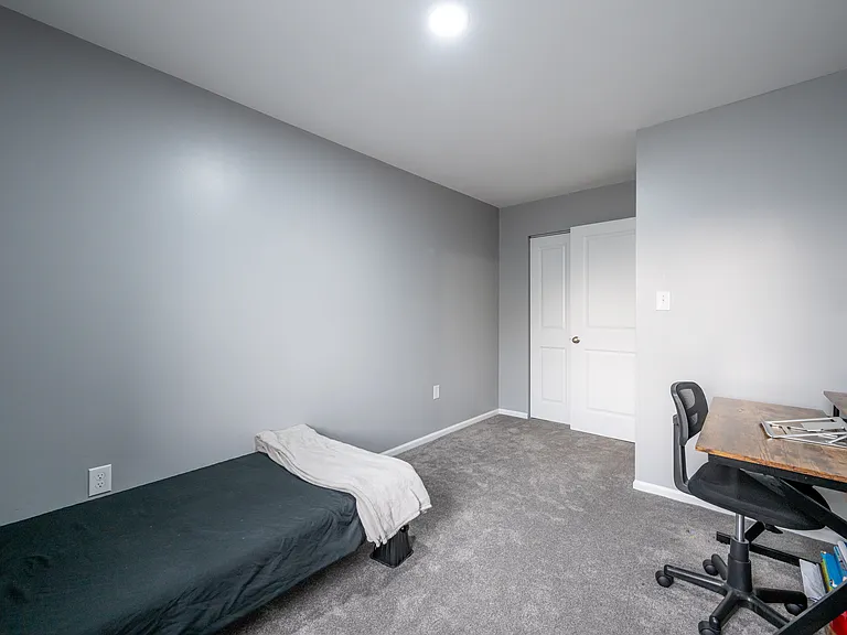 527 S Pitt St #14 — Photo 16