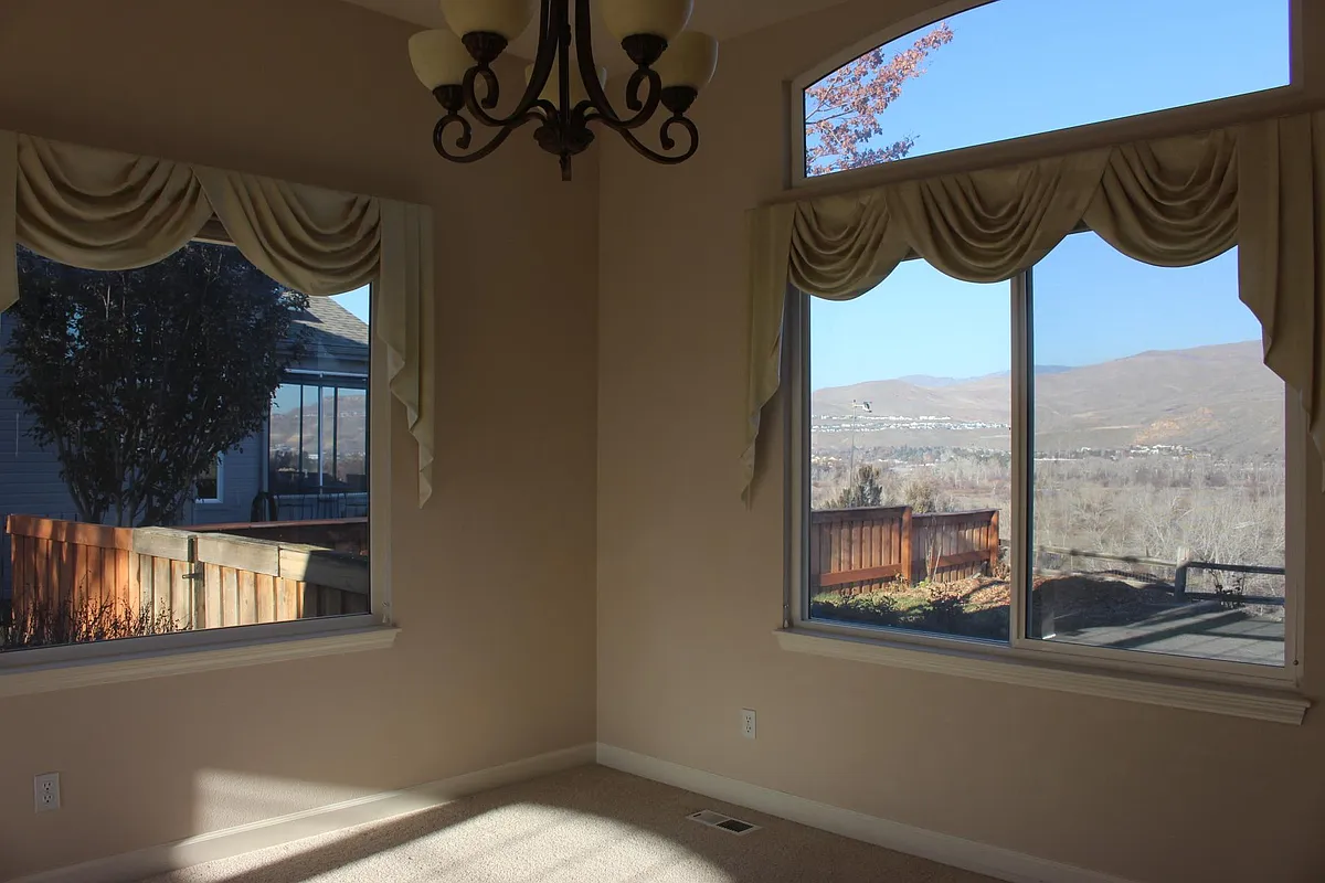 Dining room (1F) - 5552 S Basalt Ave