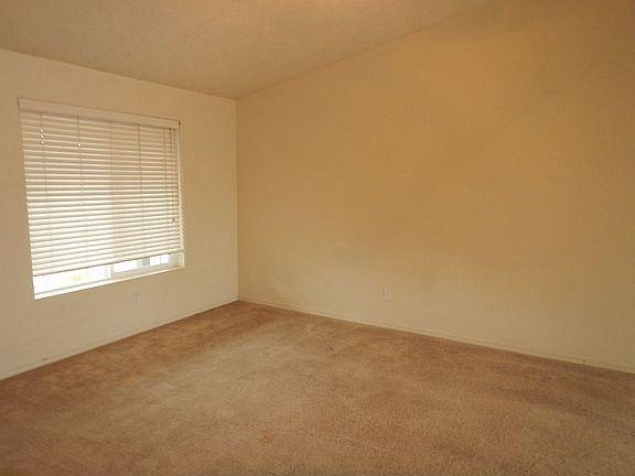 4th image of 2075 NE Timberwolf Loop