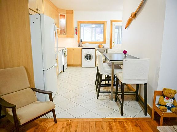 3rd image of 35 Hallam St
