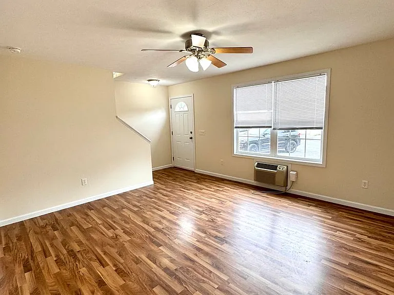 1027 Shenandoah St #102 — Photo 4