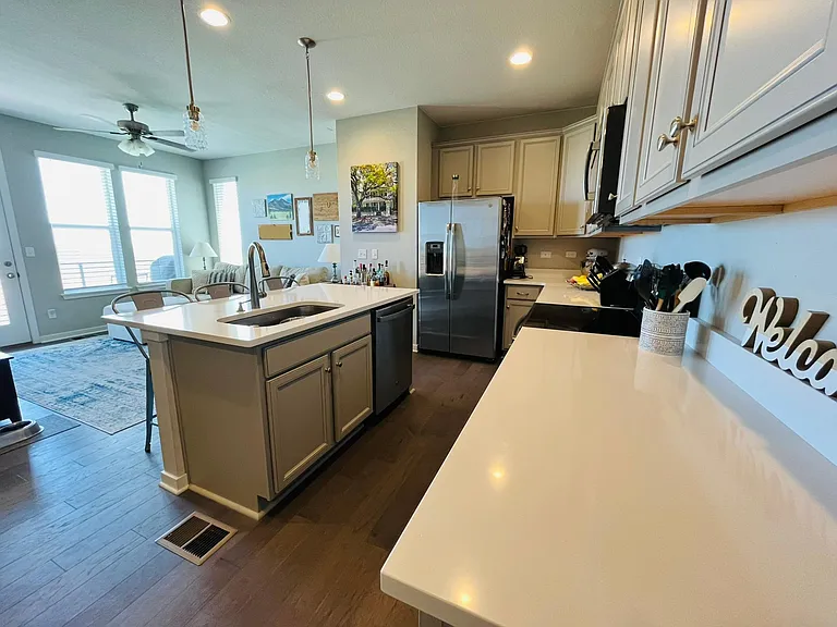 11910 Skyview Ln — Photo 3
