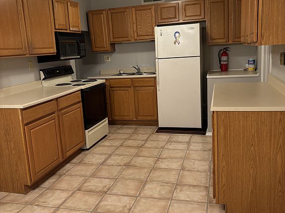 4th image of 14 W Wilson Blvd #2