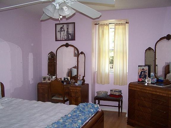 3rd image of 1015 Kensington Way