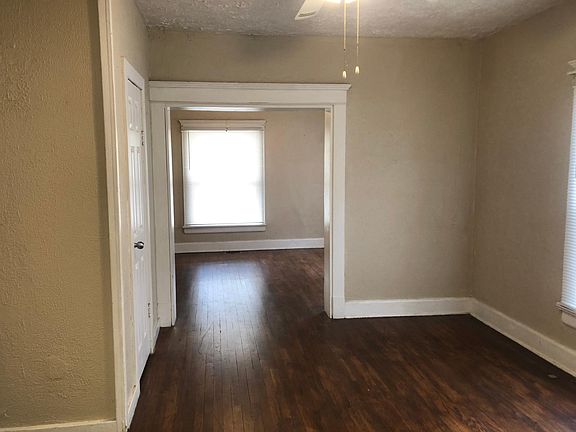 3rd image of 916 Clover St