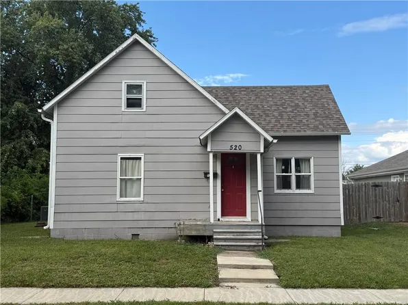 520 W 3rd St, Cameron, MO 64429