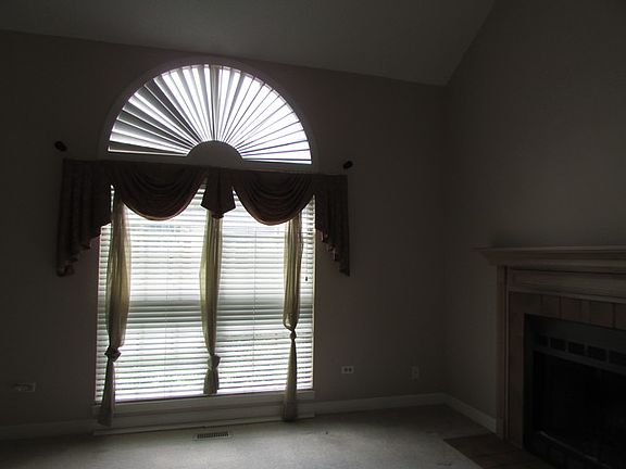 3rd image of 1374 N Knollwood Dr