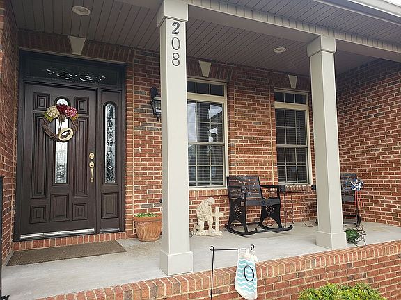 5th image of 208 Pickering Cir