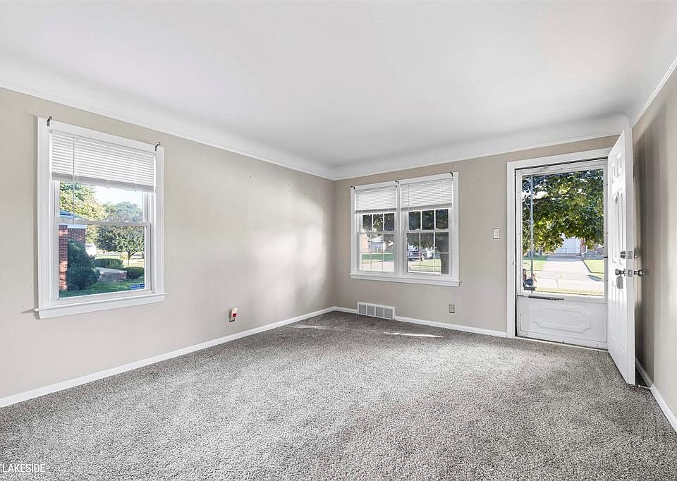 8105 Mckinley St, photo 4
