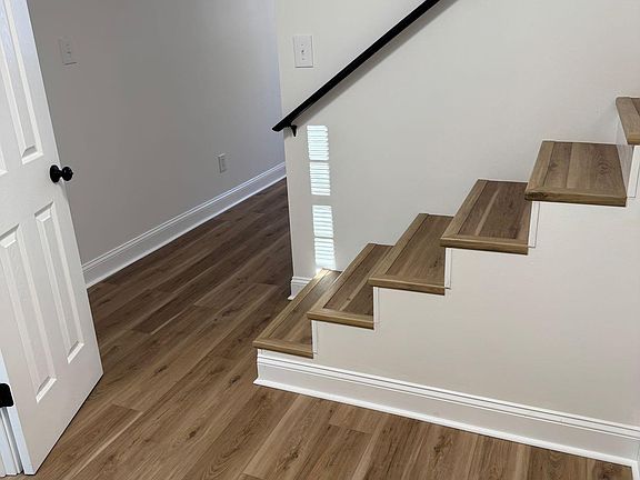 5th image of 146 Fairlawn Dr