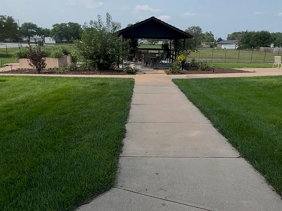 4th image of 200 Valley View Dr #200