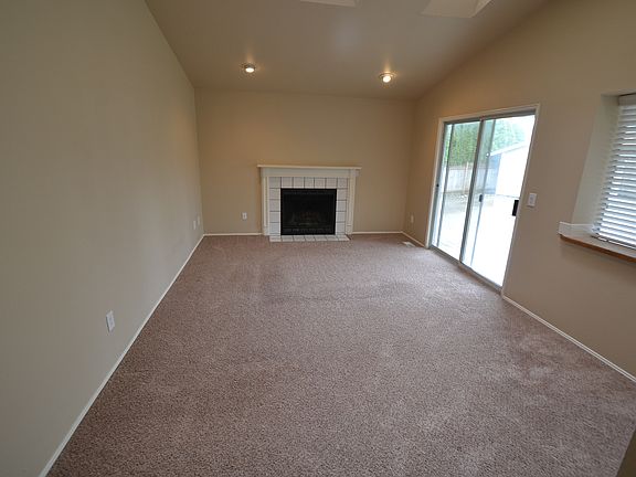 5th image of 6303 70th Pl NE