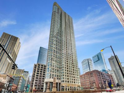 345 N La Salle Dr APT 1902, Chicago, IL, 60654