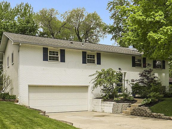 2nd image of 3584 Darbyshire Dr
