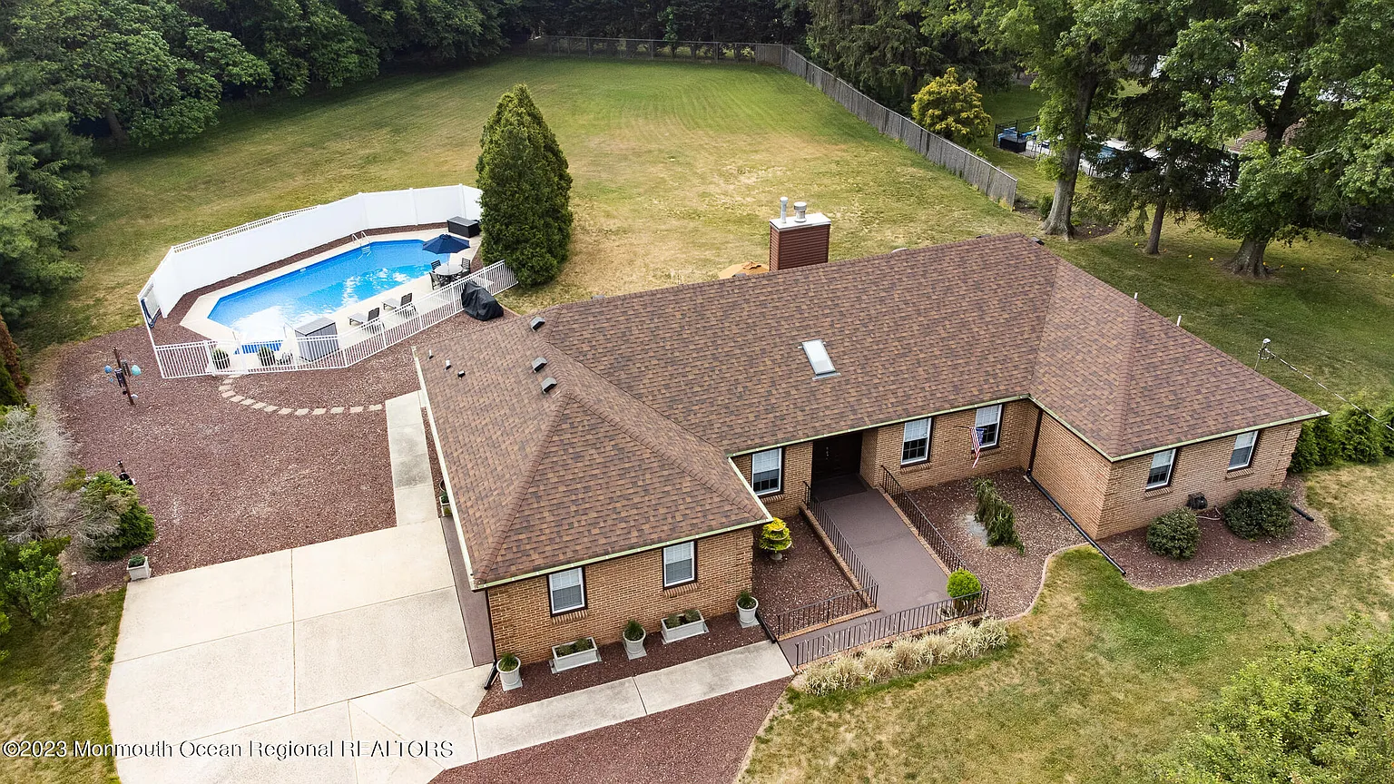 1120 Sycamore Avenue photo 1