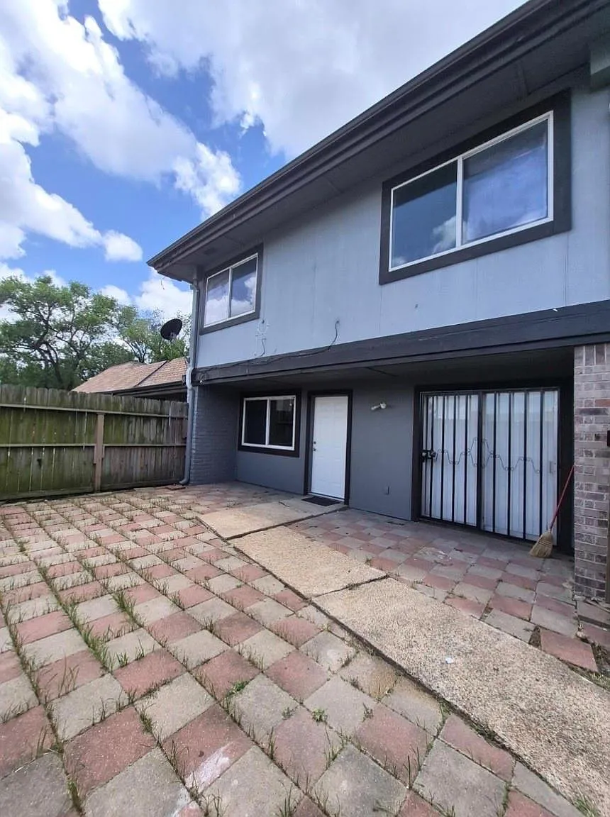 3 bed, 2.5 bath, 1200 sqft, $1,350 — Photo 1