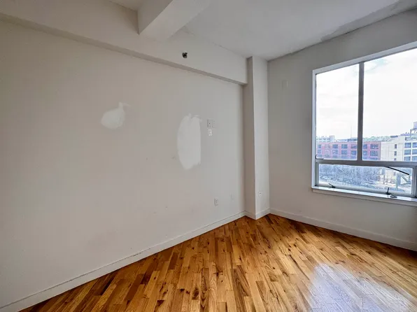 29-28 41st Avenue 701 image 3 of 6