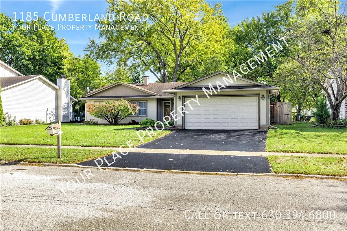 Spacious and freshly painted RANCH home in 204 Schools! 3BR, 2BA with 2 car garage and large FENC... — Photo 2