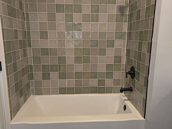 2nd image of 401-403 W Auburn St #403-102