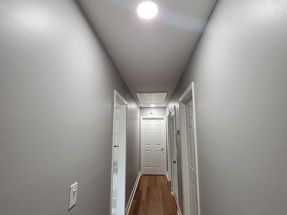 5th image of 160 Boxwood Dr E